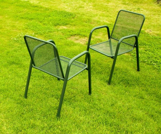 Foto Stühle auf Rasen